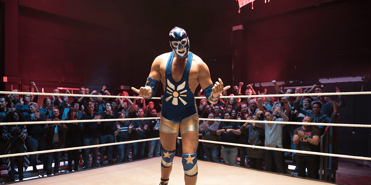 Wrestler posiert innerhalb des Rings