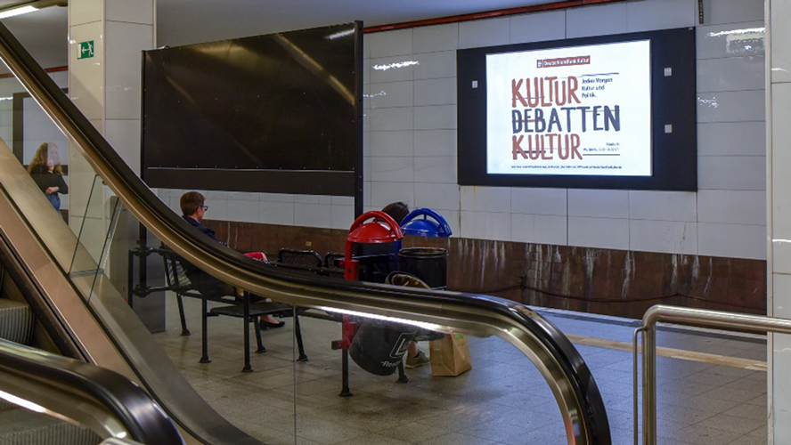 Schriftzug Kultur Debatte in rot.
