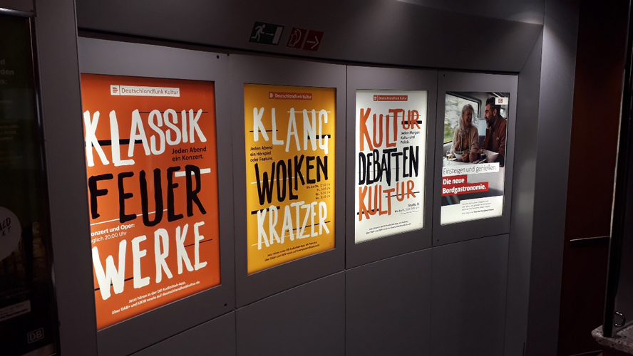 Werbung für Kultur Debatte in einer U-Bahnstation.