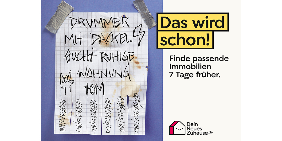 Chaotische Wohnungsanzeige für Drummer mit Dackel, daneben Immobilienwerbung.