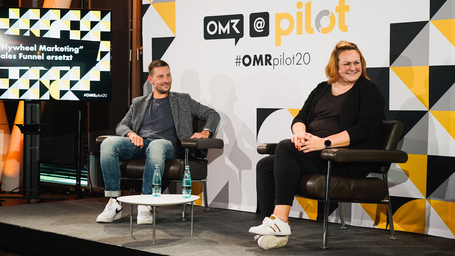 Talkshow mit Gästen auf der Bühne