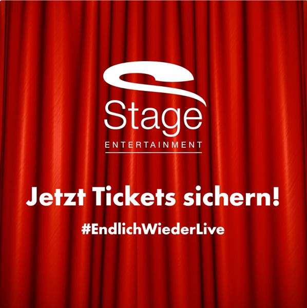 Werbung für Bühnenshow mit rotem Vorhang und Ticketaufruf.