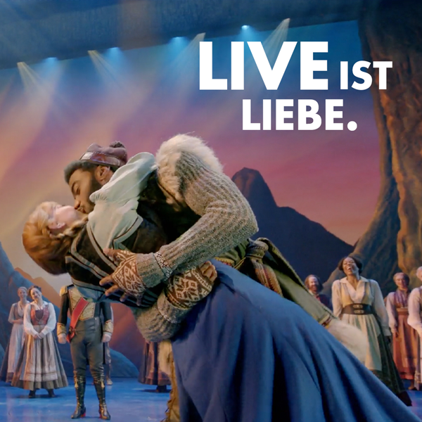Theateraufführung mit einer romantischen Szene mit dem Titel 