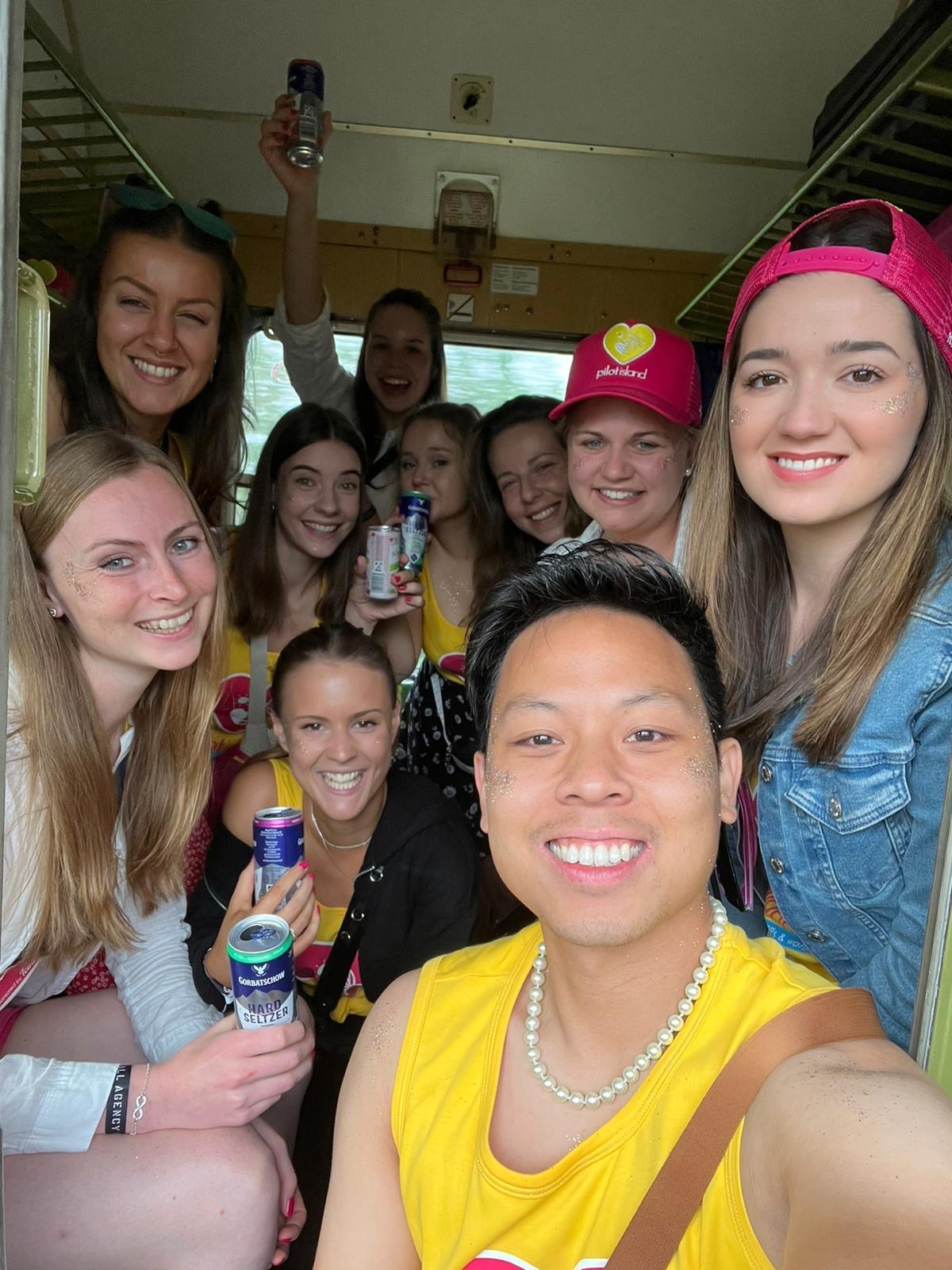 Gruppenfoto von Kolleg*innen