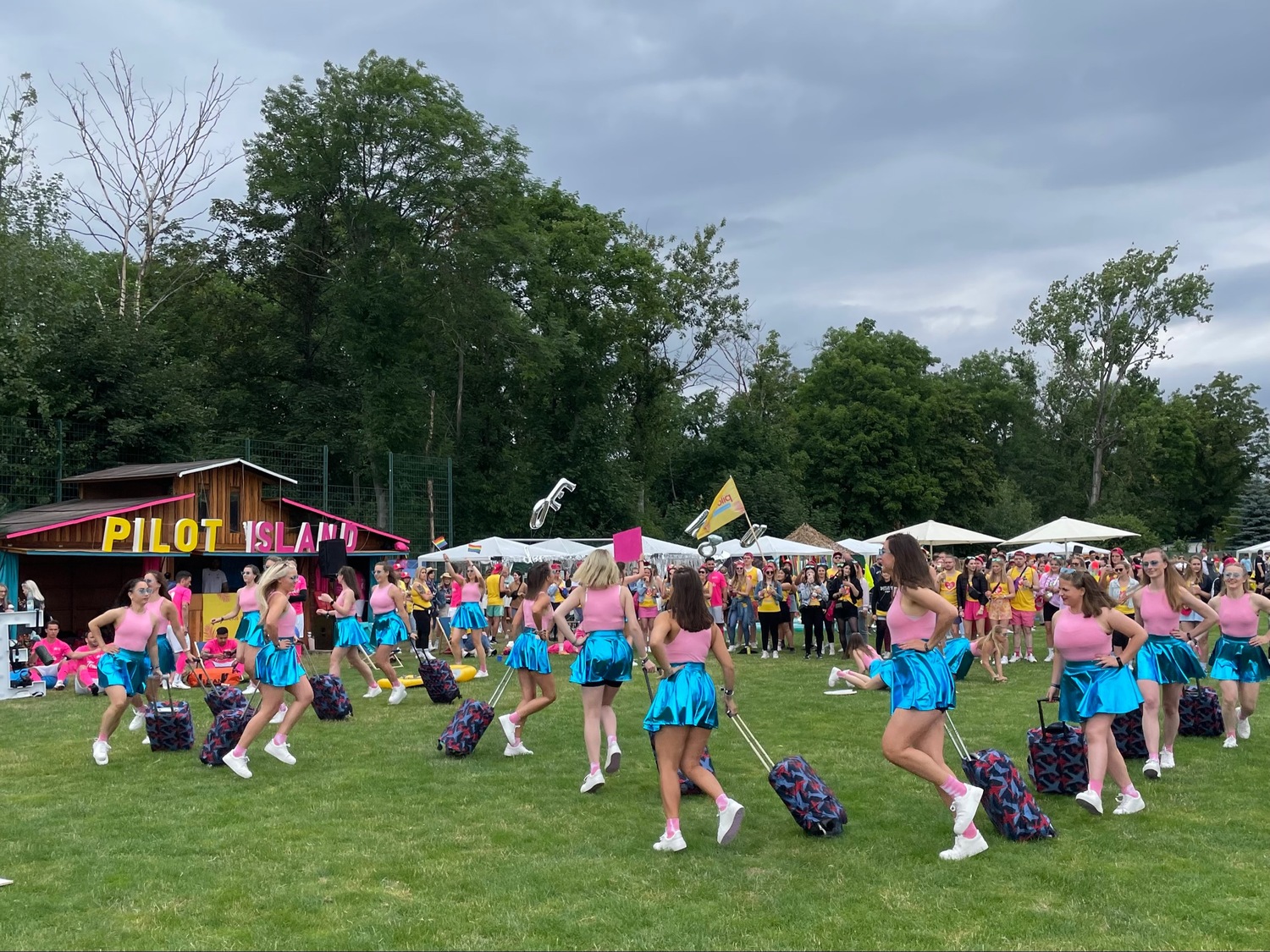 Kolleg*innen bei einem FAC- Agency Cup Event