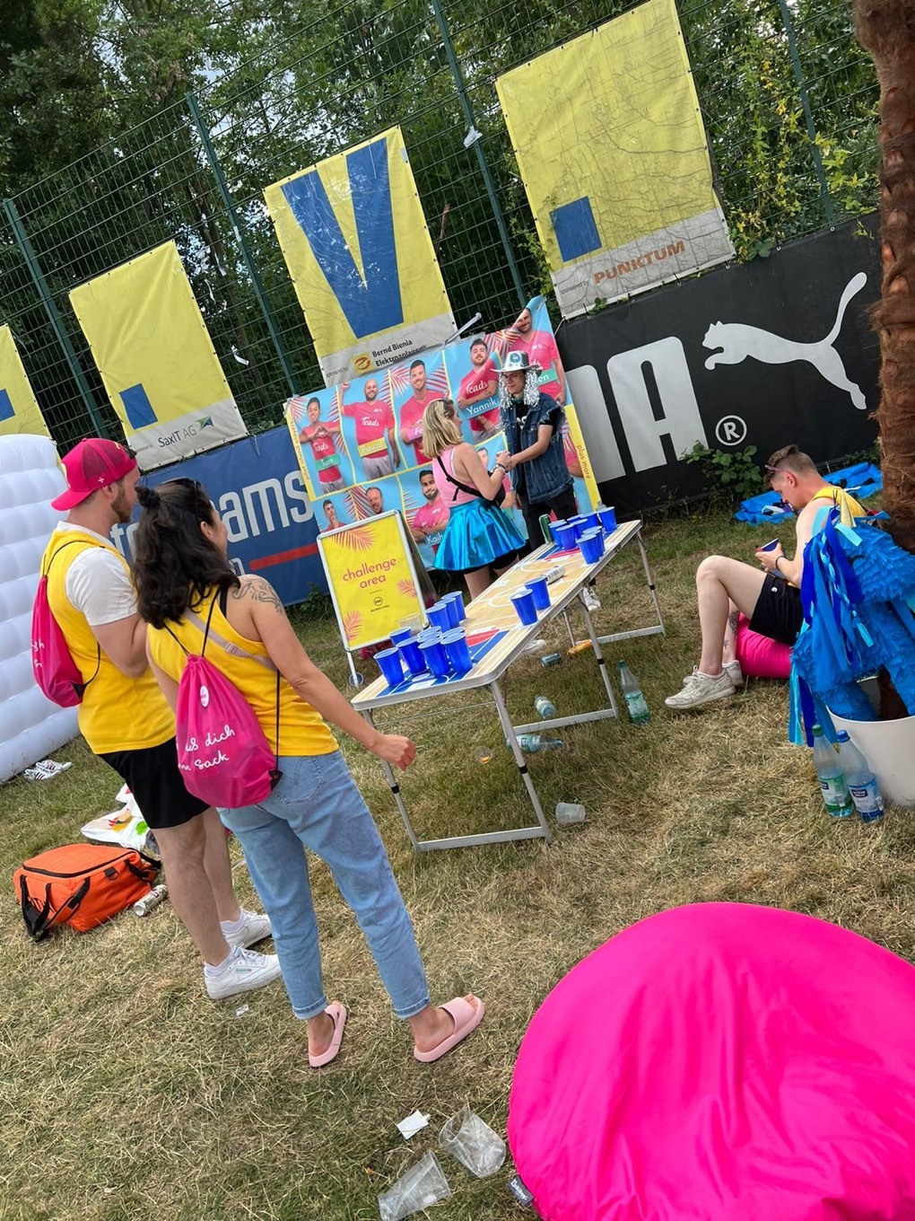 Festival-Stand mit Beer-Pong