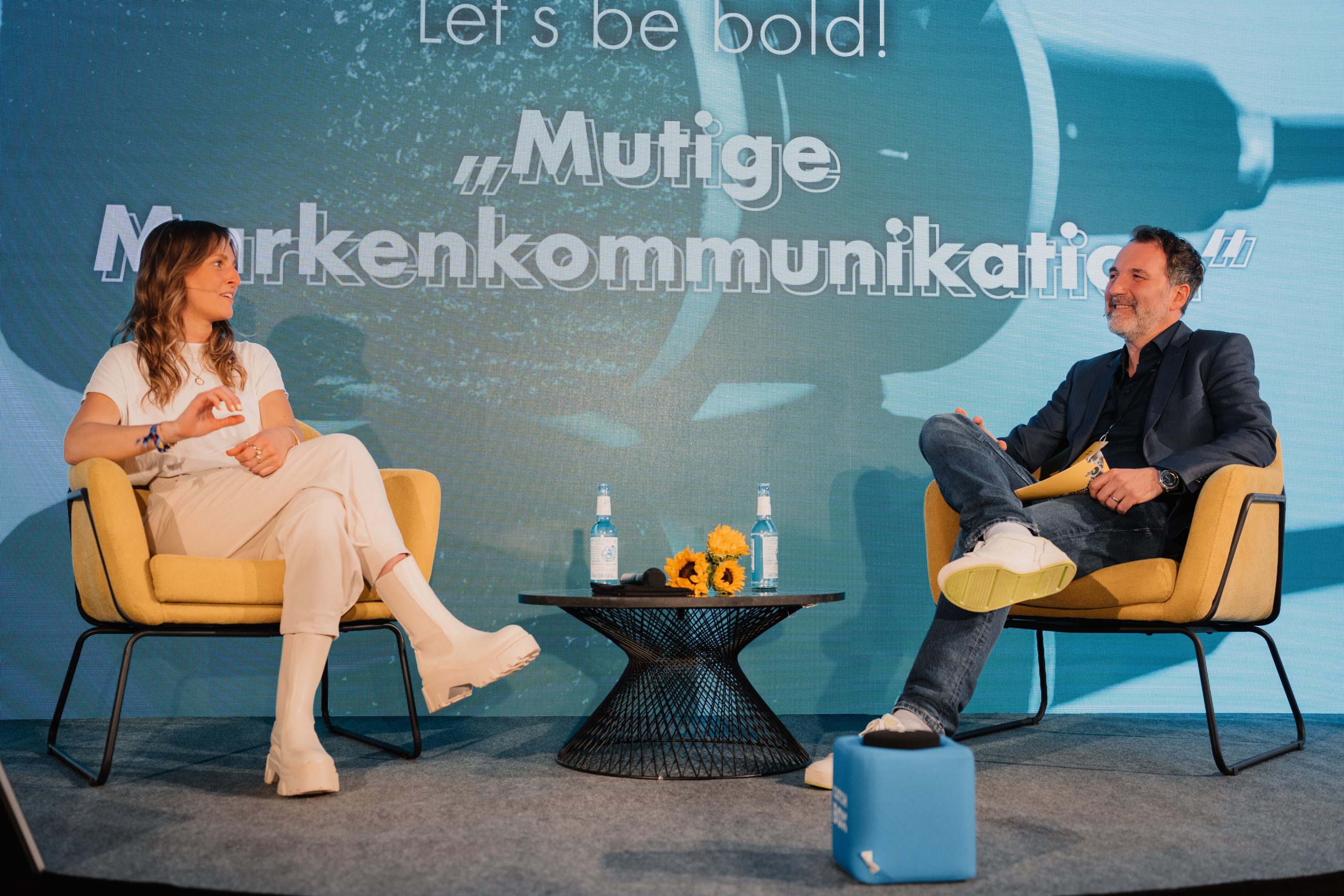 Stefan Zarnic im Gespräch mit Ann-Sophie Claus bei pilot@OMR