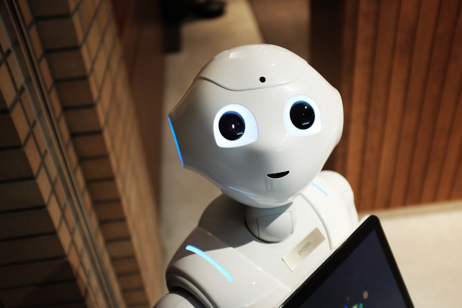 Roboter mit freundlichem Gesicht