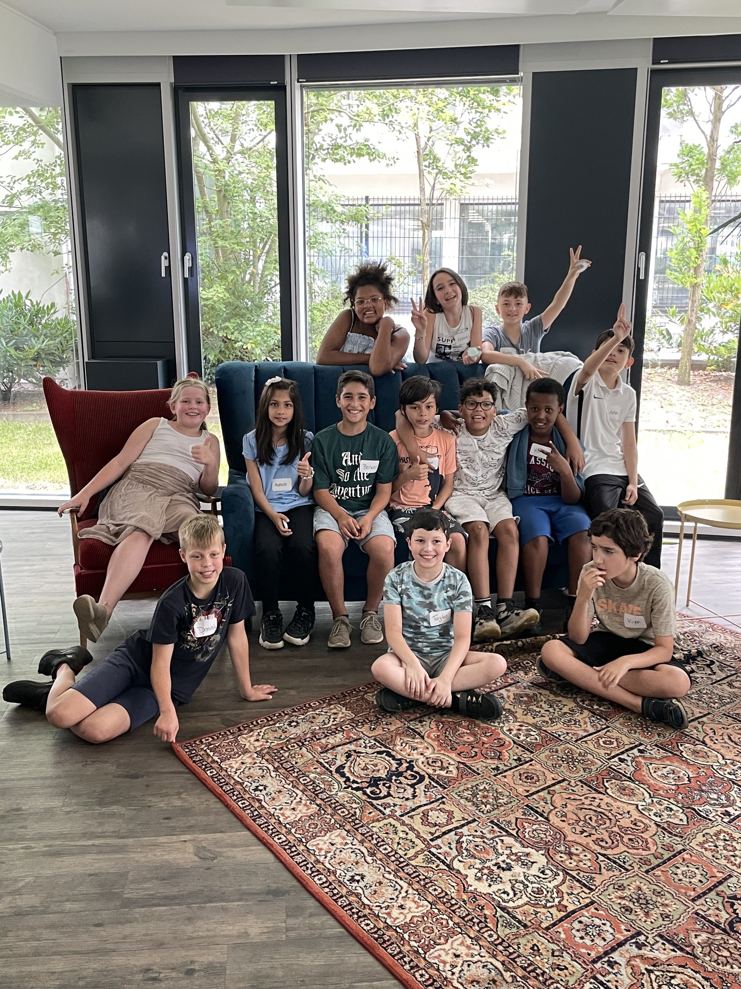 Ein Gruppenbild von Kindern
