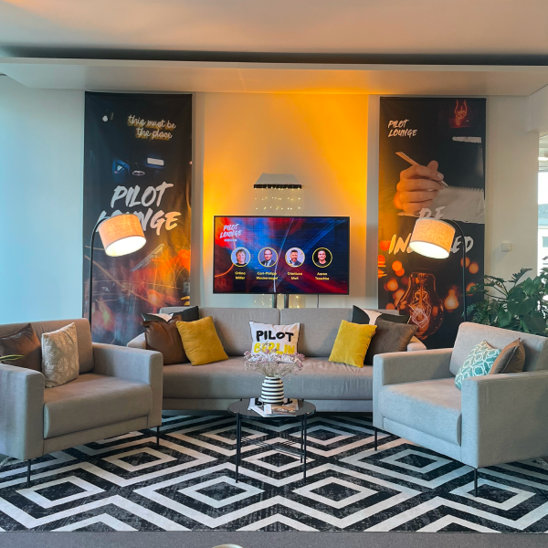 Leere Bühne pilot Lounge