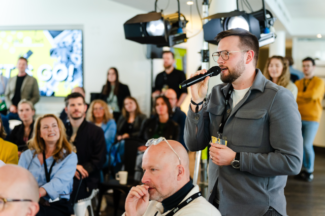 Blick ins Publikum bie pilot@OMR