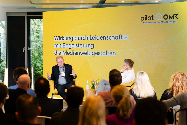 Sebastian Turner und Kristian Meinken auf der Bühne von pilot@OMR