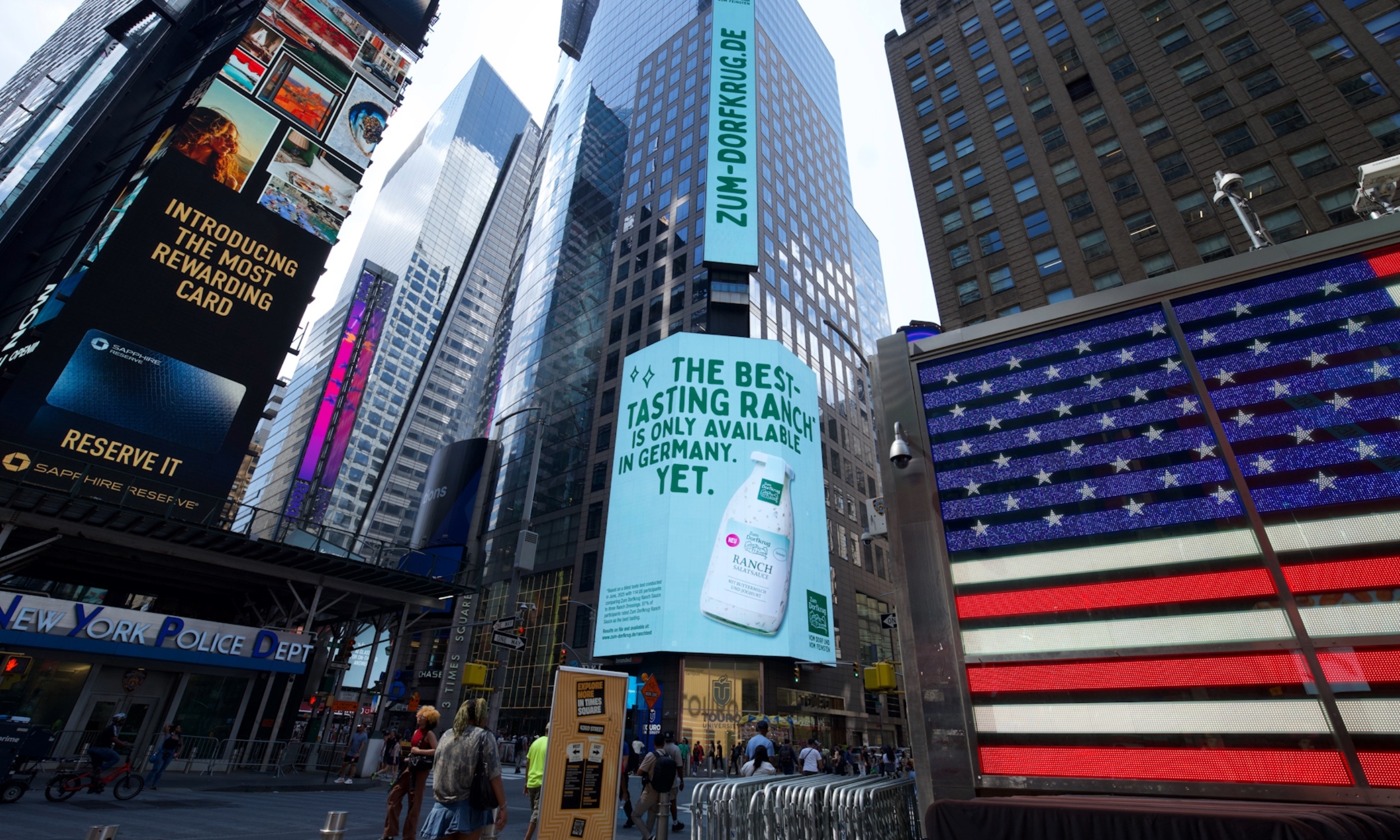 Zum Dorfkrug PR Stunt am Time Square in New York Zum Dorfkrug PR Stunt am Time Square in New York