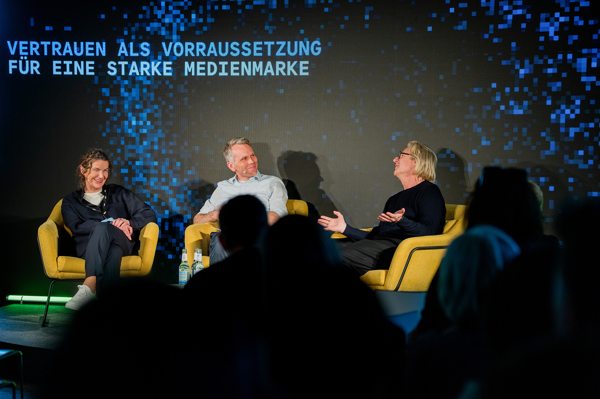 pilot CEO Kristian Meinken im Gespräch mit Gabriele Fischer, Mit-Gründerin und Chefredakteurin von brand eins, und Art Director Mike Meiré